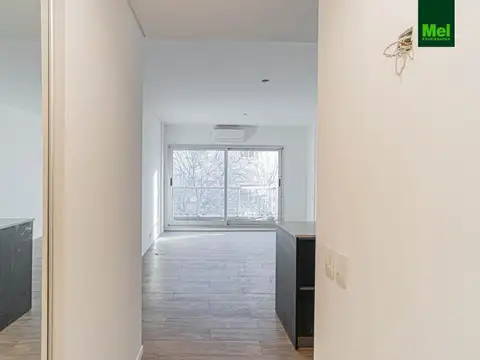 EXCELENTE MONOAMBIENTE AL FRENTE CON BALCON