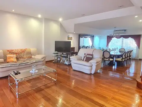Esmeralda al 2300