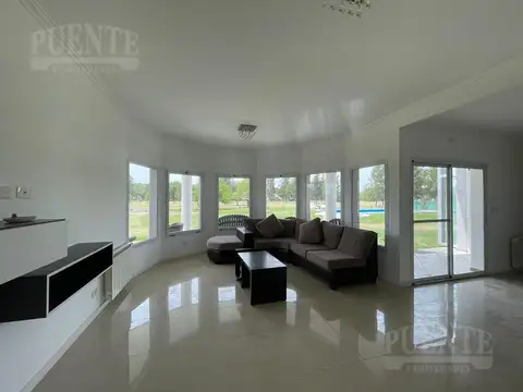 Casa en Alquiler con 2 cocheras