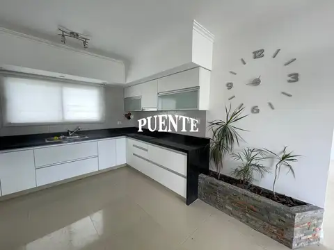 Casa en Alquiler de 4 dormitorios