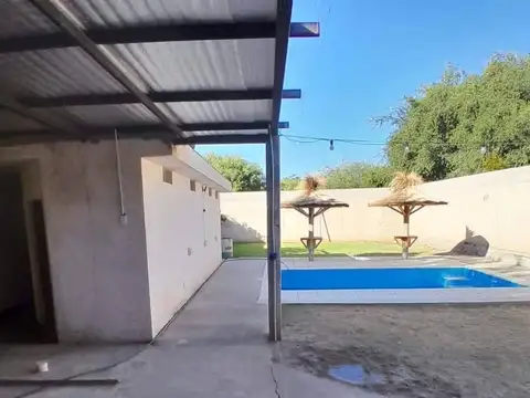 SE VENDE CASA A METROS DE LA AV. PTE. CASTILLO