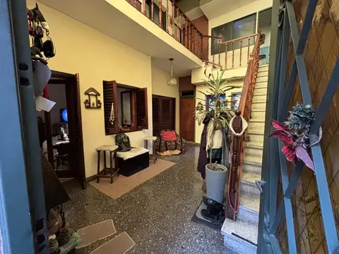 Venta PH 4 ambientes Lomas del Mirador sin expensas