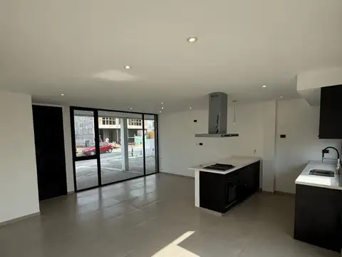 Casa 6 ambientes con 2 baños
