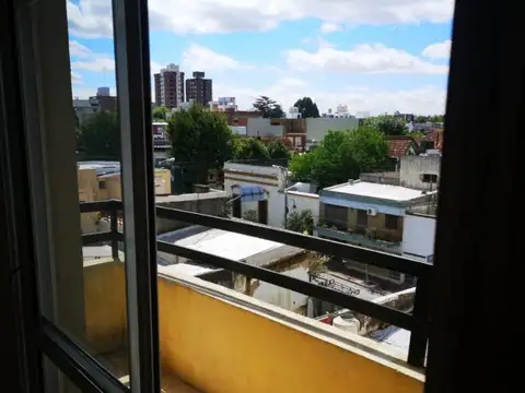 DEPARTAMENTO 2 AMBIENTES  CON COCHERA