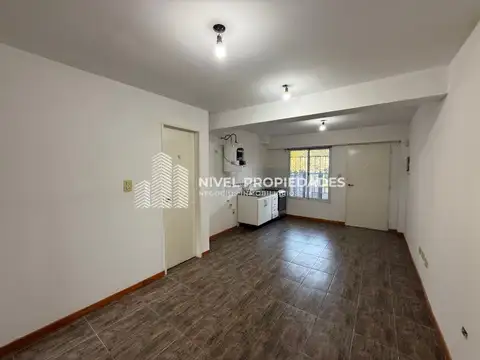 Depto Tipo Casa en Venta en Castelar Norte, USD 48.500