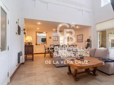 Casa 7 ambientes con 4 baños