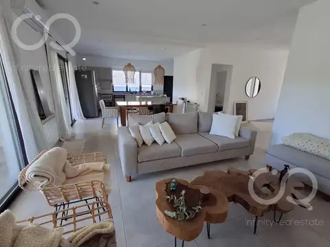 Casa 5 ambientes con 3 baños