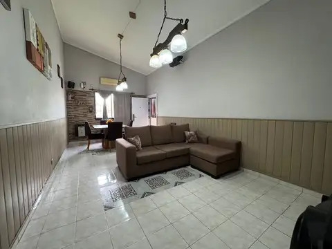 Casa 5 ambientes con 2 baños