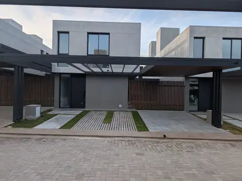 Casa en Alquiler de 3 dormitorios
