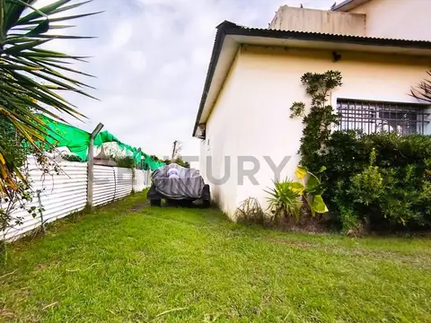 Casa 7 ambientes con 2 baños