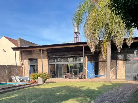 Casa en Venta con 6 cocheras