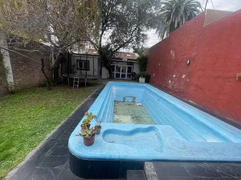 Casa de 4 ambientes en venta en Quilmes centro