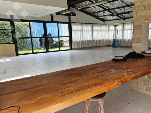 VENTA (EN EXCLUSIVA) CASA QUINTA Y SALÓN DE USOS MÚLTIPLES - CIPOLLETTI