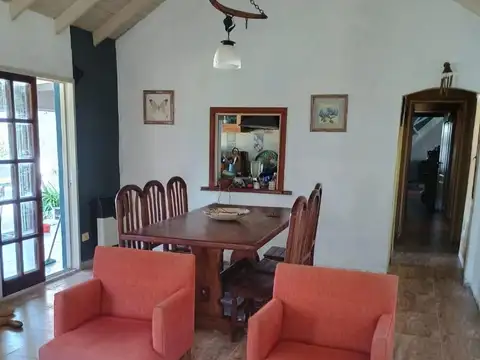 Casa 5 ambientes con 3 baños