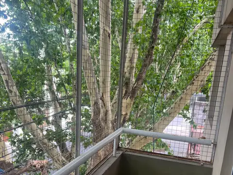 Dpto 2 ambientes con balcon al frente muy luminoso