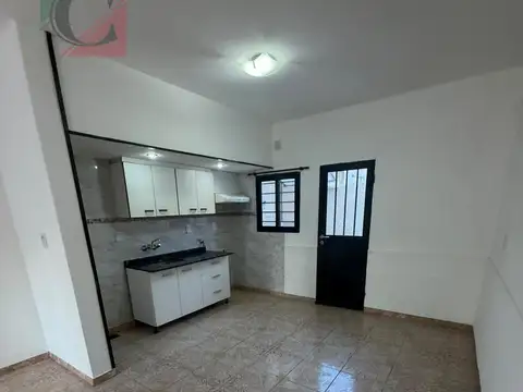 Casa 3 ambientes en Alquiler Lanus Oeste