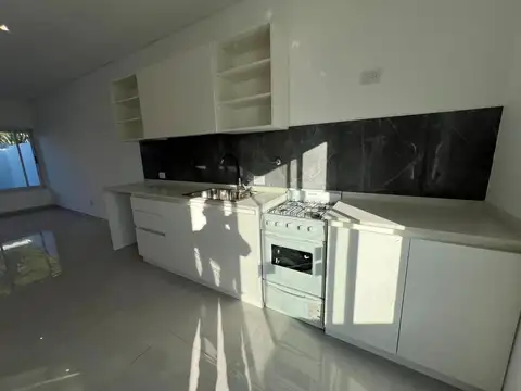 Depto Tipo Casa en Venta con 1 cocheras