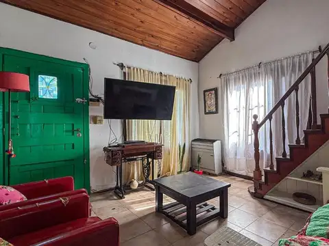 Casa 5 ambientes con 2 baños