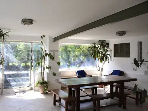 Casa 10 ambientes con 5 baños