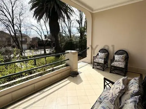 Casa en Venta con 3 cocheras