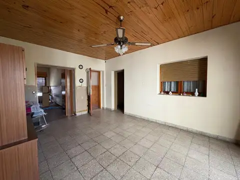 Casa 4 ambientes con 1 baño