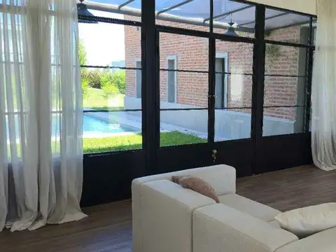 Casa 4 ambientes con 3 baños