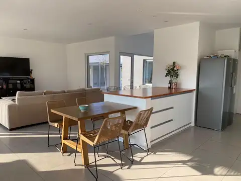 Avenida De Los Lagos  1000