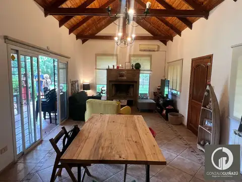 Casa 4 ambientes con 2 baños