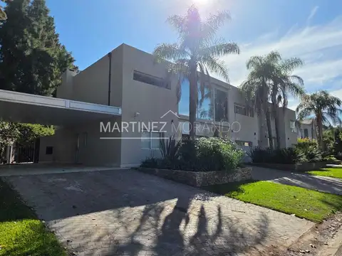 Casa 10 ambientes con 6 baños