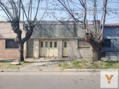 Casa en venta - 3 Dormitorios 3 Baños - 340 mts2 - La Plata