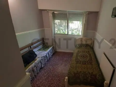 VENTA CASA MULTIFAMILIAR DE 4 AMBIENTES CON GARAGE MAS PH 3 AMBIENTES, MORON SUR