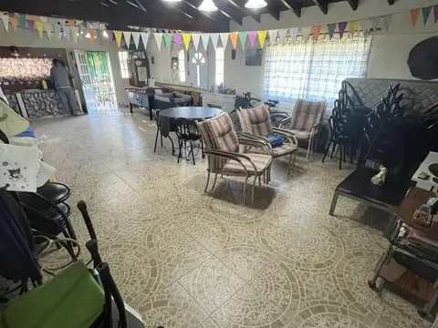 Casa 2 ambientes con 1 baño