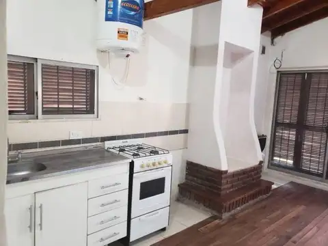 Casa en Alquiler con 1 cochera