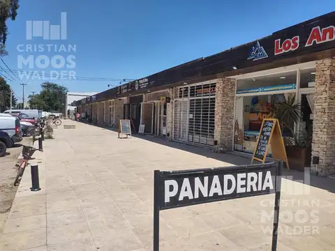 Local  en alquiler - Loma Verde sobre calle Los Cedros