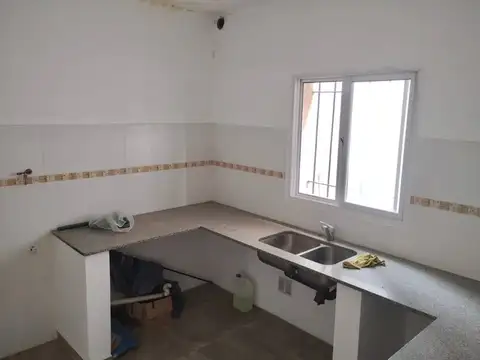 Casa 3 ambientes con 1 baño