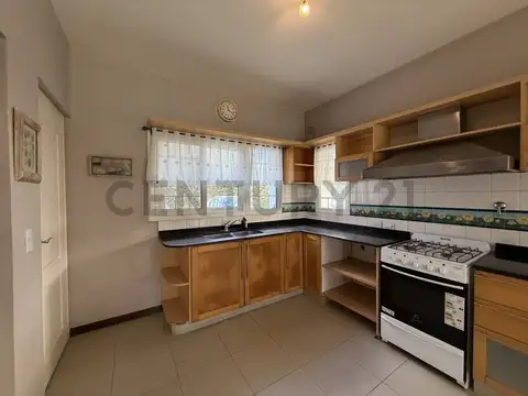 Casa 5 ambientes con 2 baños