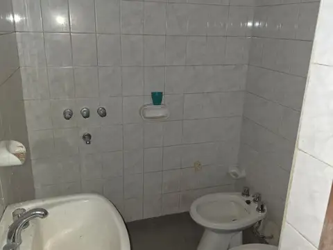 Depto Tipo Casa 5 ambientes con 2 baños