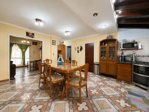 Casa 5 ambientes con 1 baño