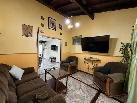 CHALET 4 AMB C/JARDÍN, PARRILLA, GARAJE Y LAVADERO