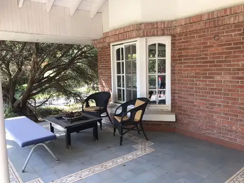 Casa 4 ambientes con 5 baños