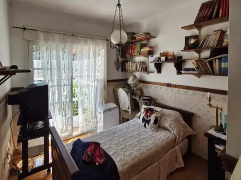 Venta Villa Luro Triplex 4 Amb Living 3 Dormitorios más Escritorio/play room 3 Baños Garaje Patio Terraza Parrilla