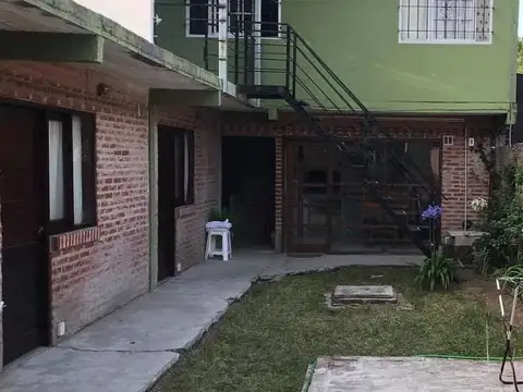 Oficina 10 ambientes con 9 baños