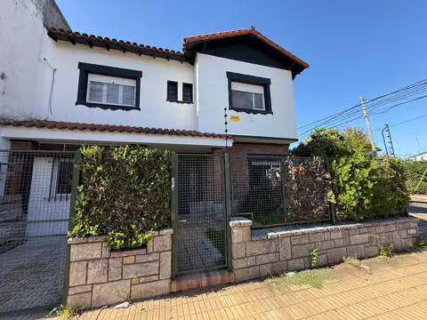 ALQUILER DE CASA -CONSULTORIO- COMERCIAL O PARTICULAR