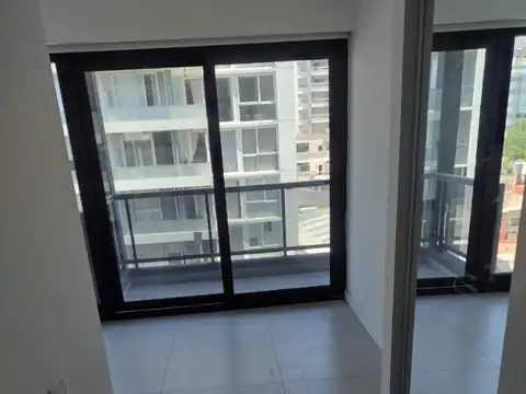 TRES AMBIENTES , DORMITORIOS EN SUITE , COCHERA ,AMENETIES