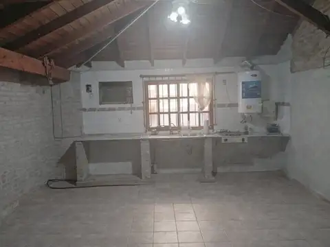 Casa 2 ambientes con 1 baño