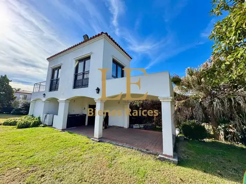 Casa 5 ambientes con 5 baños