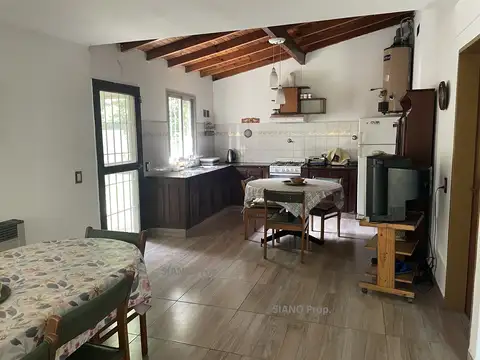Casa en Venta con 4 cocheras