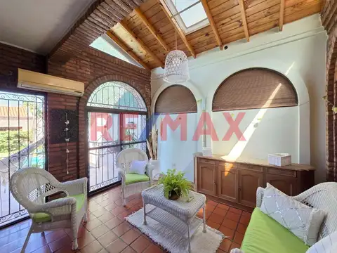 VENTA CASA  5 AMBIENTES  ITUZAINGO NORTE