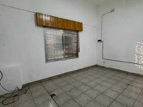 Depto de 2 dormitorios a 50mts de Av. San Martin!