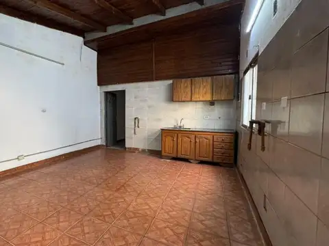 Depto de 2 dormitorios a 50mts de Av. San Martin!